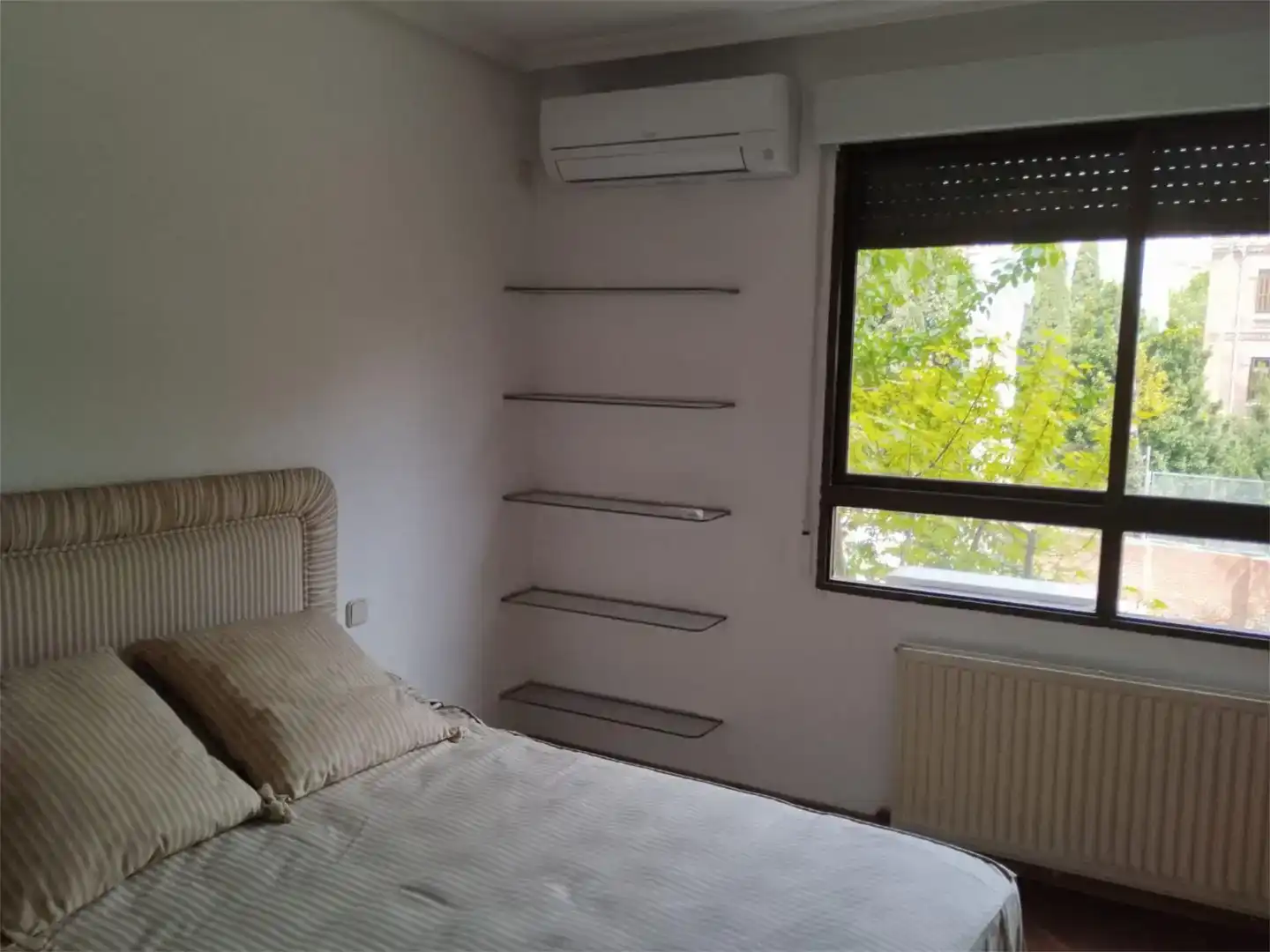Schlafzimmer von Wohnung zur Miete in  Madrid Capital mit Klimaanlage