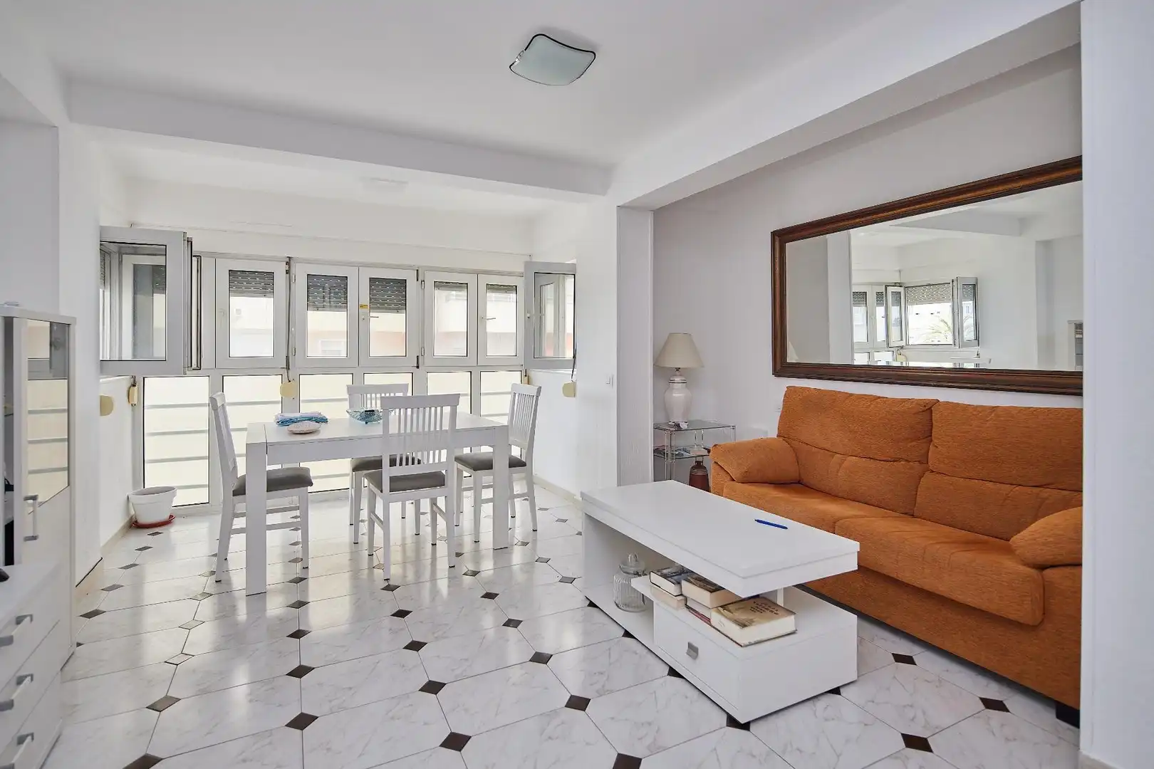 Sala de estar de Piso en venta en Cádiz con Terraza, Balcón y Alarma