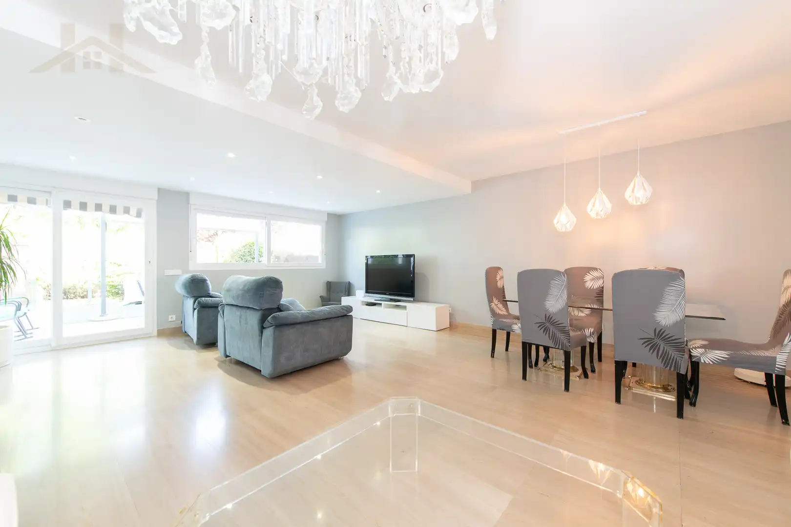 Living room of Houses for sale in La Moraleja  with Air Conditioner, Heating and Private garden