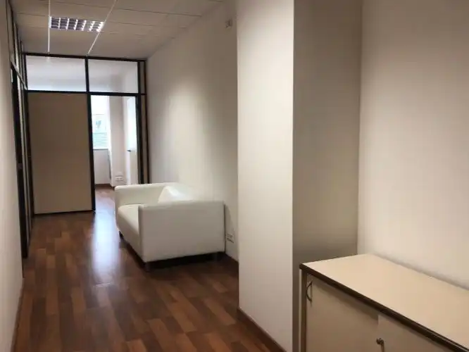 Oficina de lloguer en Figueres amb Aire condicionat, Calefacció i Moblat