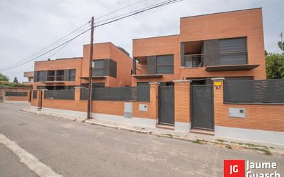 Vista exterior de Casa o xalet en venda en Torredembarra amb Aire condicionat, Calefacció i Jardí privat