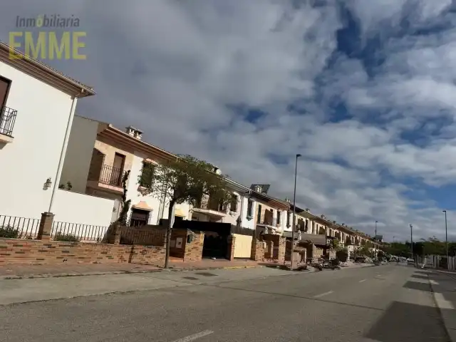 Außenansicht von Einfamilien-Reihenhaus zum Verkauf in Ronda mit Klimaanlage