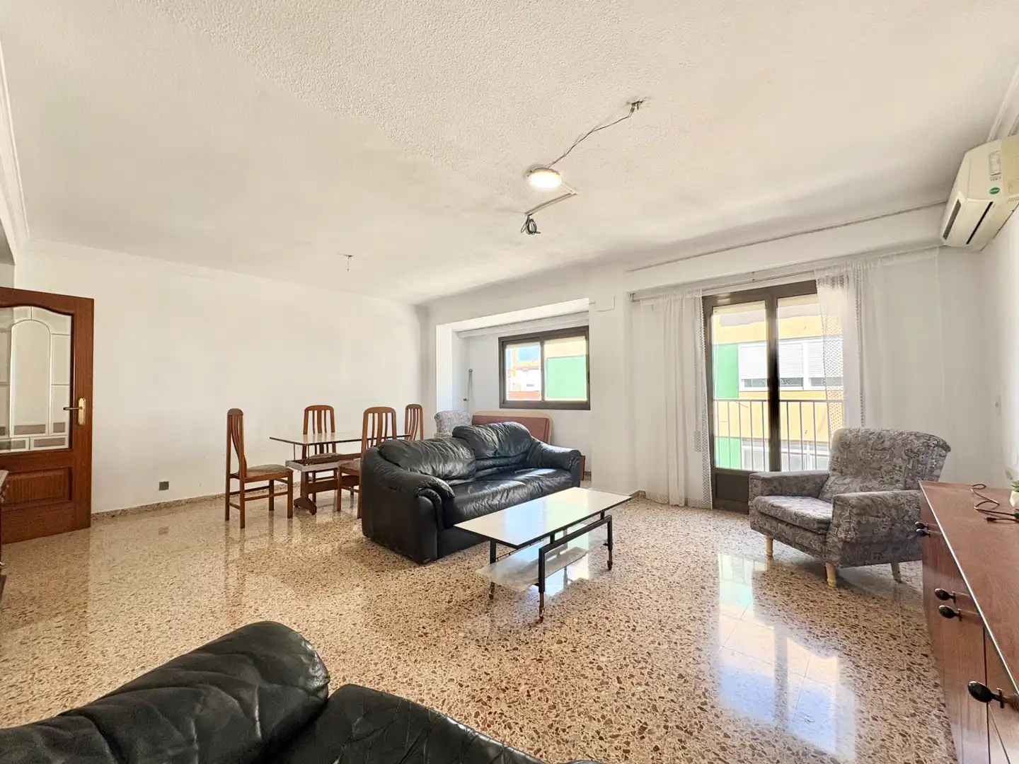 Sala d'estar de Pis en venda en Mislata amb Moblat, Forn i Balcó