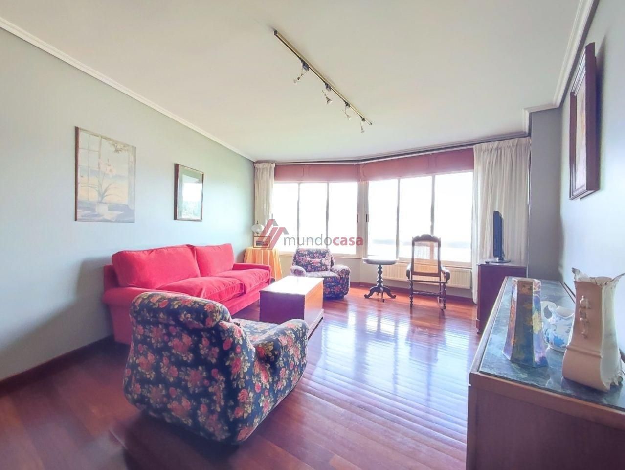 Sala d'estar de Dúplex en venda en Ferrol amb Calefacció, Parquet i Moblat