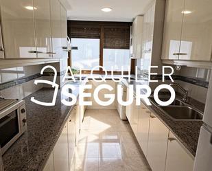 Cuina de Pis de lloguer en  Sevilla Capital amb Aire condicionat i Moblat