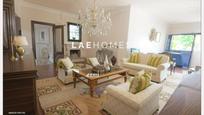 Living room of Flat for sale in  Sevilla Capital  with Air Conditioner, Heating and Parquet flooring