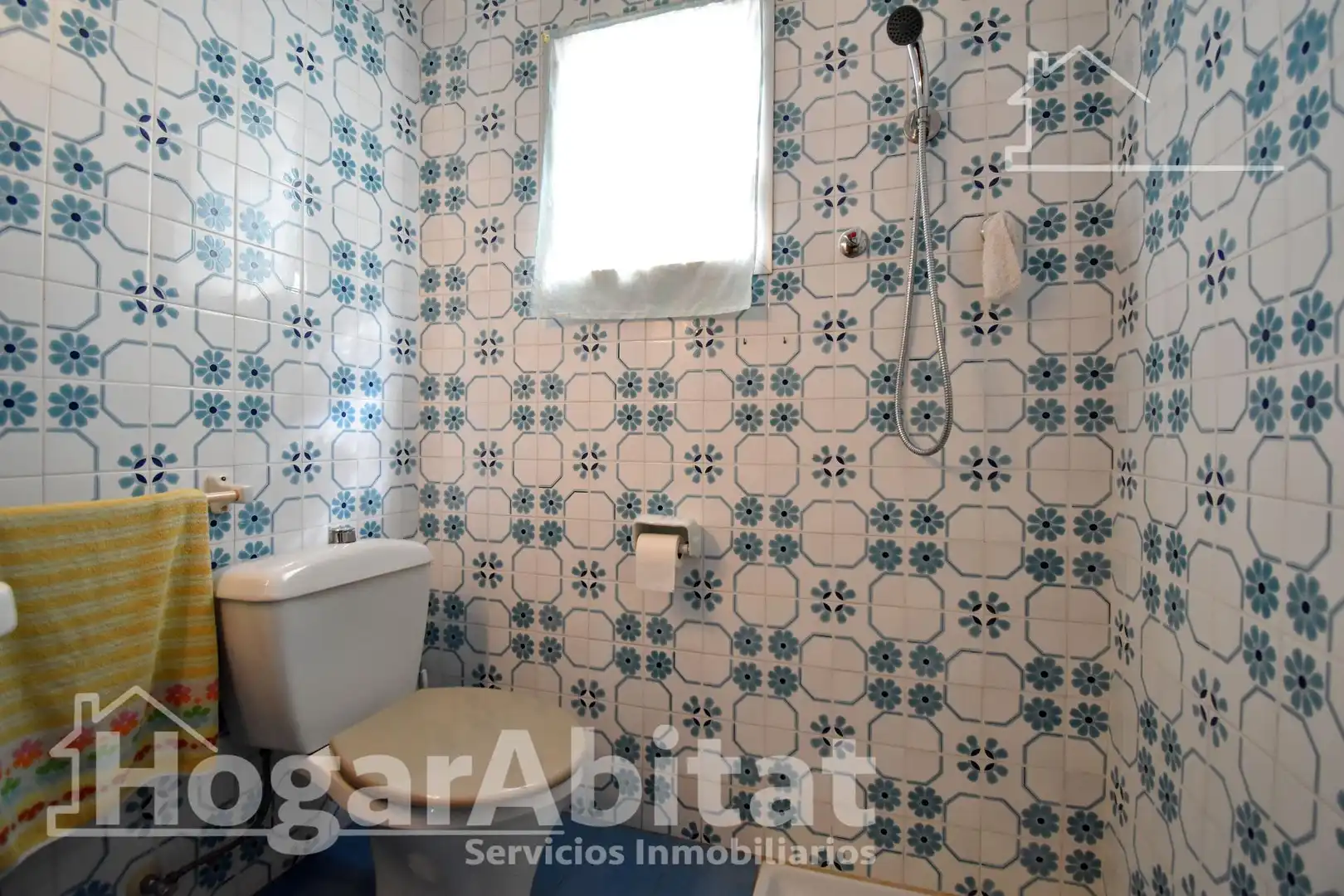 Bathroom of Flat for sale in Piles  with Air Conditioner, Heating and Storage room