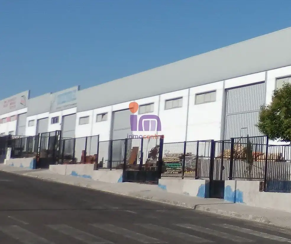 Außenansicht von Fabrikhallen zum Verkauf in Almagro