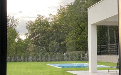 Piscina de Casa o xalet en venda en Oleiros amb Calefacció, Jardí privat i Terrassa