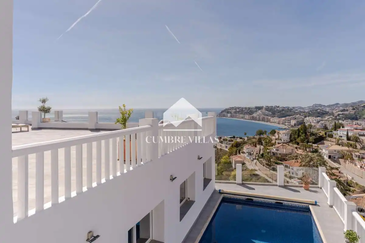 Vista exterior de Casa o xalet en venda en Almuñécar amb Terrassa, Traster i Internet