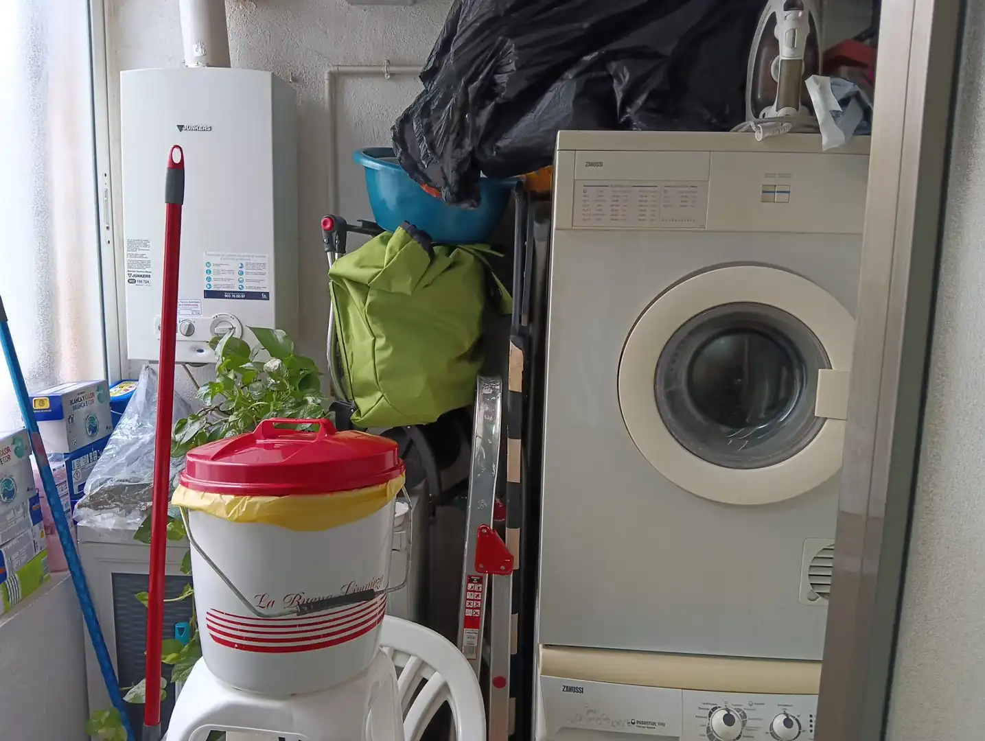 Kitchen of Flat for sale in Sevilla  with Air Conditioner, Terrace and Balcony