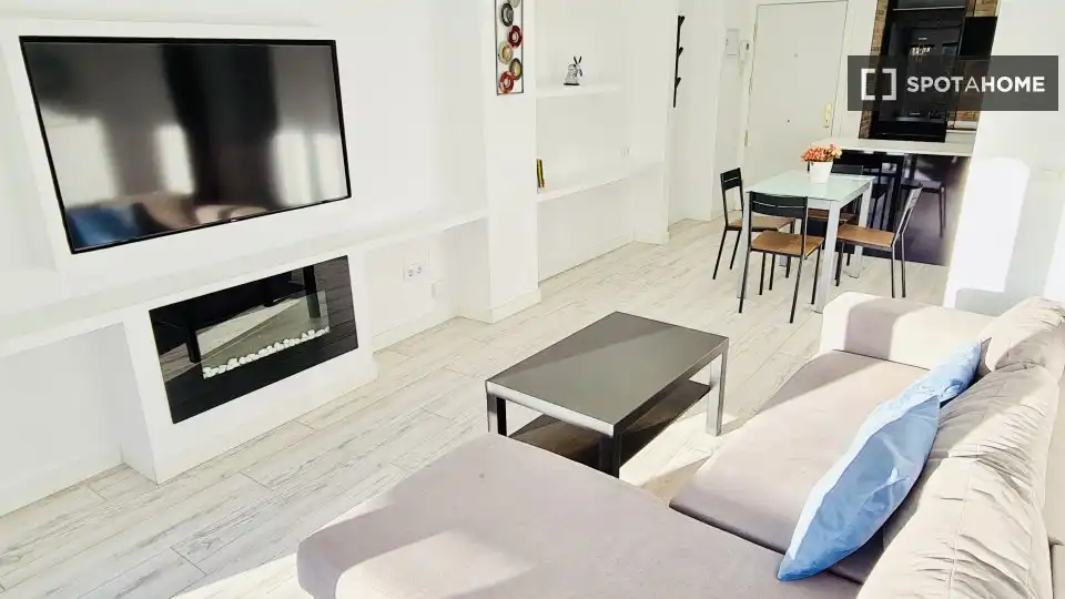 Living room of Flat for rent in Madrid  with Air Conditioner, Heating and Furnished