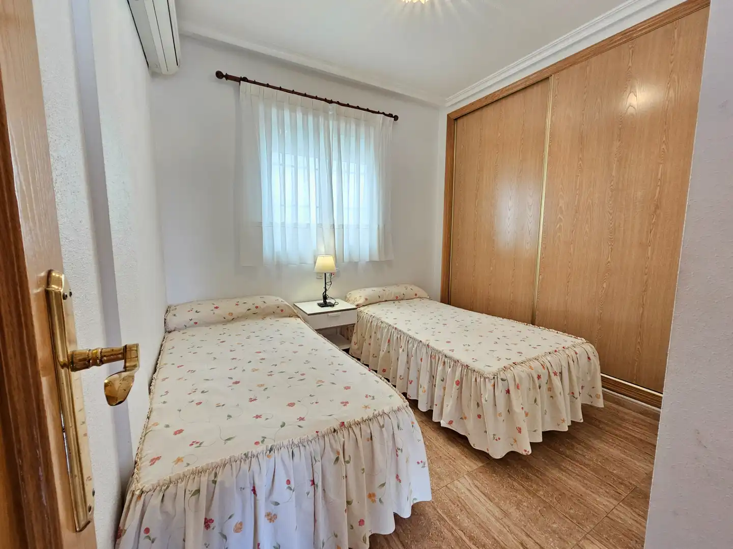 Schlafzimmer von Wohnungen zur Miete in San Pedro del Pinatar mit Klimaanlage, Heizung und Terrasse