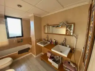 Baño de Dúplex de alquiler en Alicante / Alacant con Aire acondicionado, Calefacción y Terraza