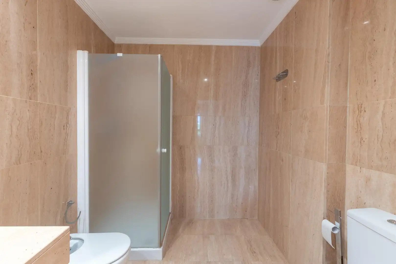 Bathroom of Flat for sale in Granada  with Air Conditioner and Heating