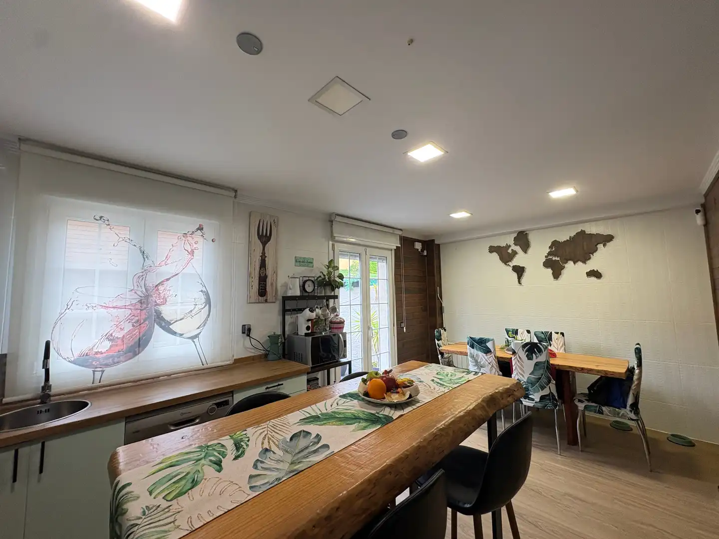 Esszimmer von Einfamilien-Reihenhaus zum Verkauf in Carreño mit Heizung, Parkett und Terrasse