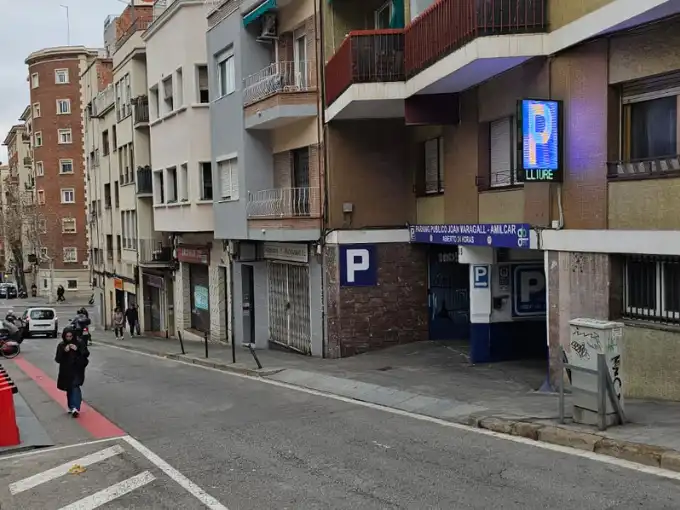 Aparcament de Garatge de lloguer en Barcelona amb Alarma