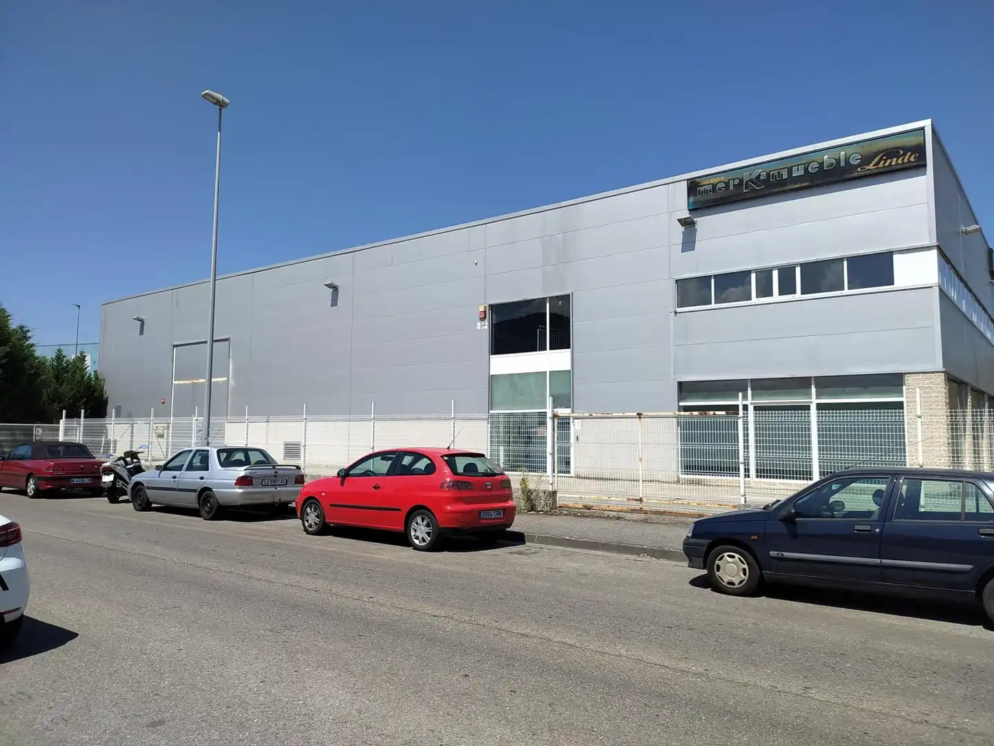Vista exterior de Nau industrial de lloguer en Ponferrada