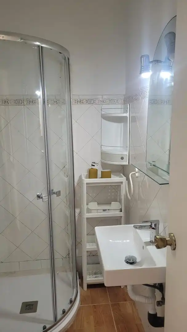 Bany de Apartament de lloguer en Los Barrios amb Moblat