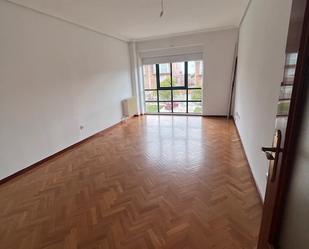 Living room of Flat for sale in Salamanca Capital  with Heating and Parquet flooring