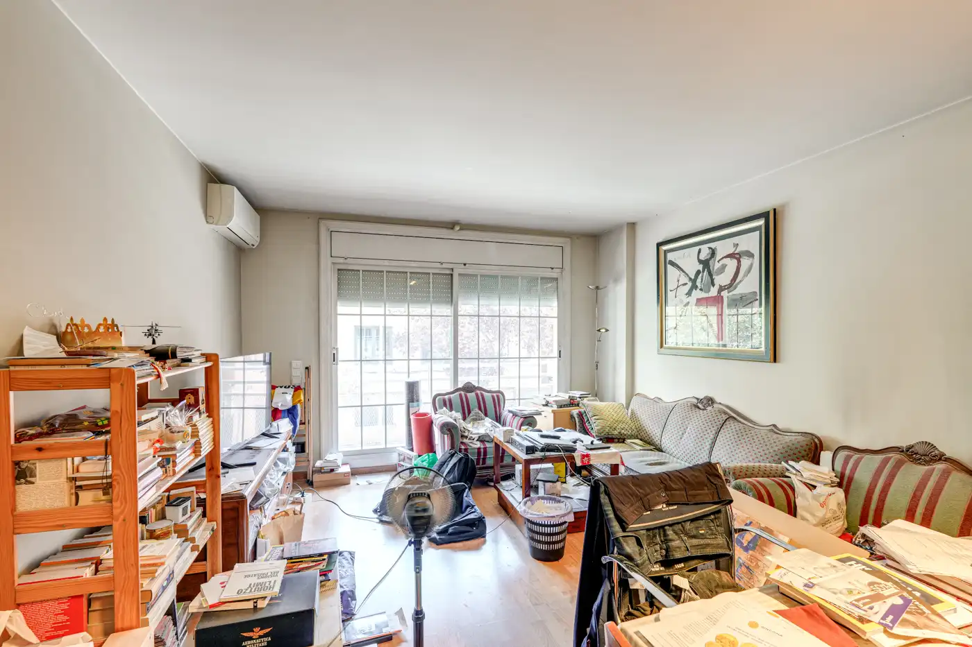 Living room of Flat for sale in Terrassa  with Terrace and Furnished