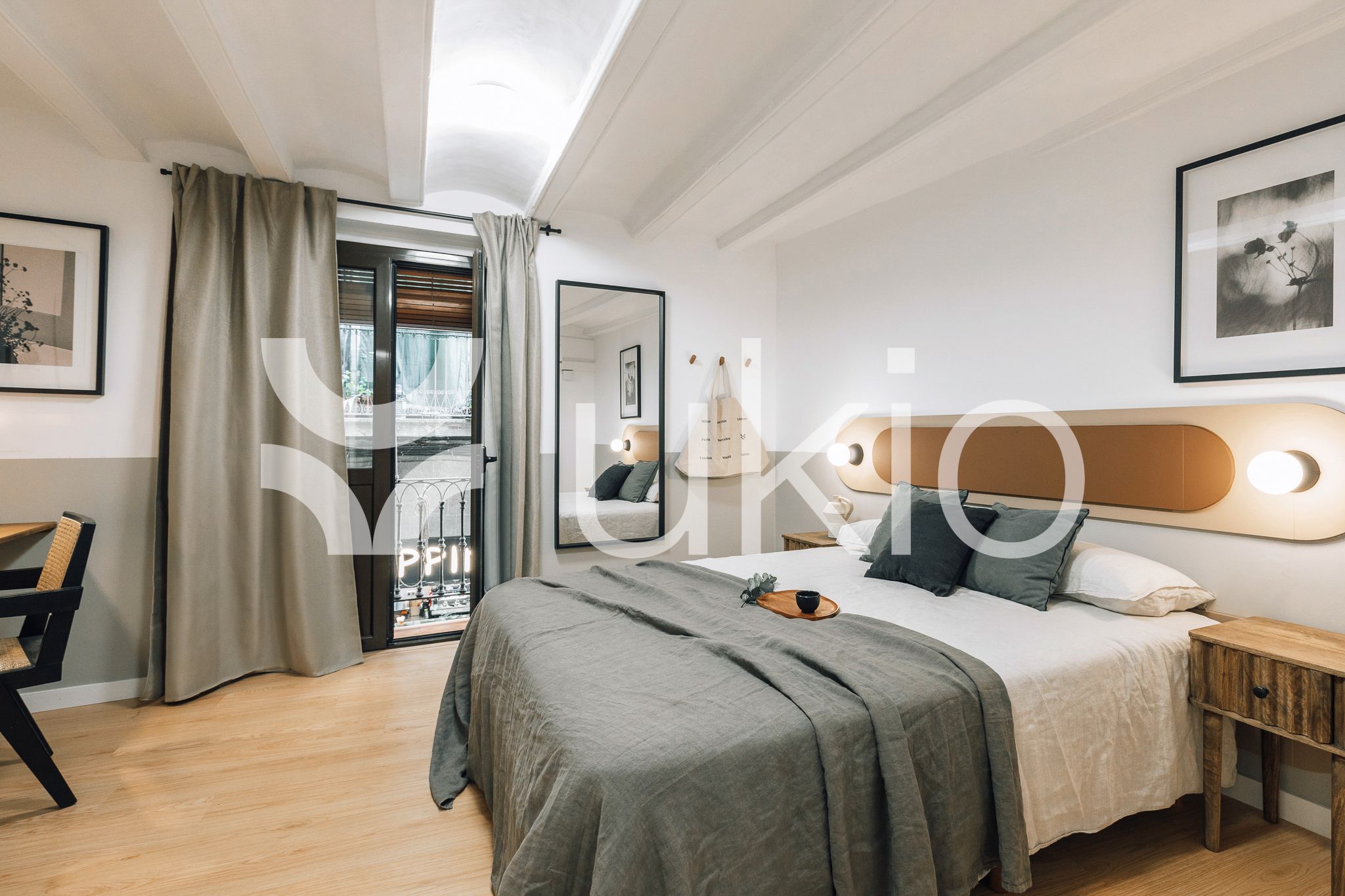Dormitori de Apartament de lloguer en  Barcelona Capital amb Aire condicionat, Calefacció i Moblat