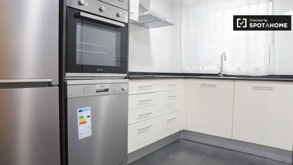 Kitchen of Flat for rent in Valencia  with Air Conditioner, Heating and Furnished