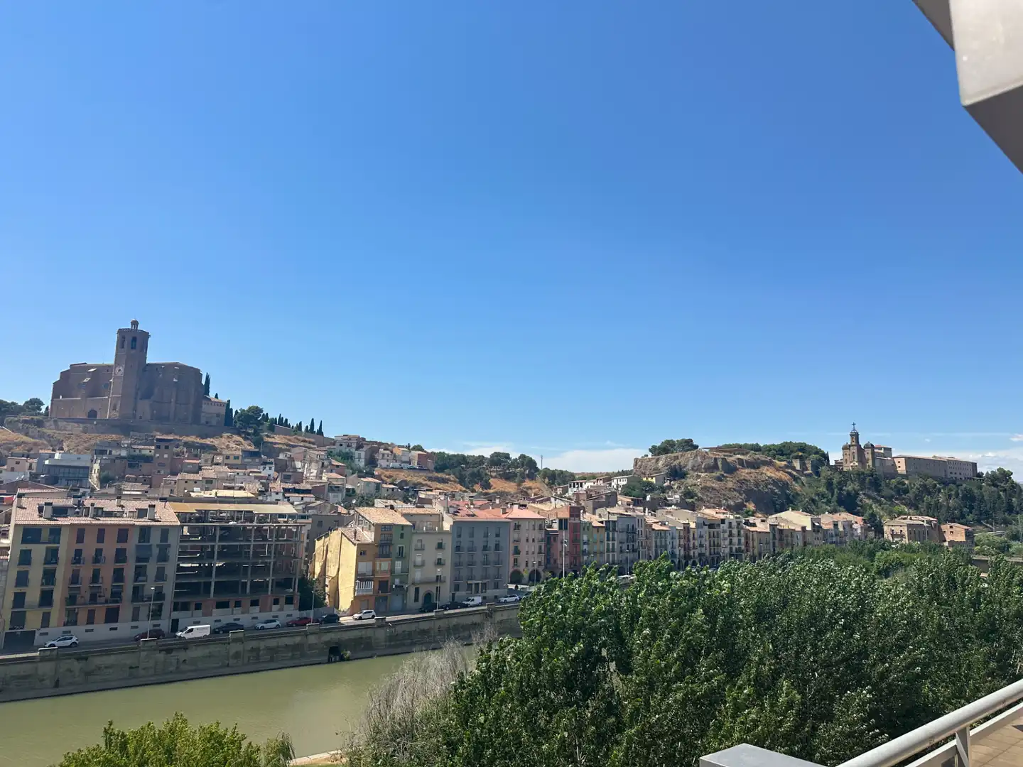 Vista exterior de Àtic en venda en Balaguer amb Aire condicionat, Calefacció i Terrassa