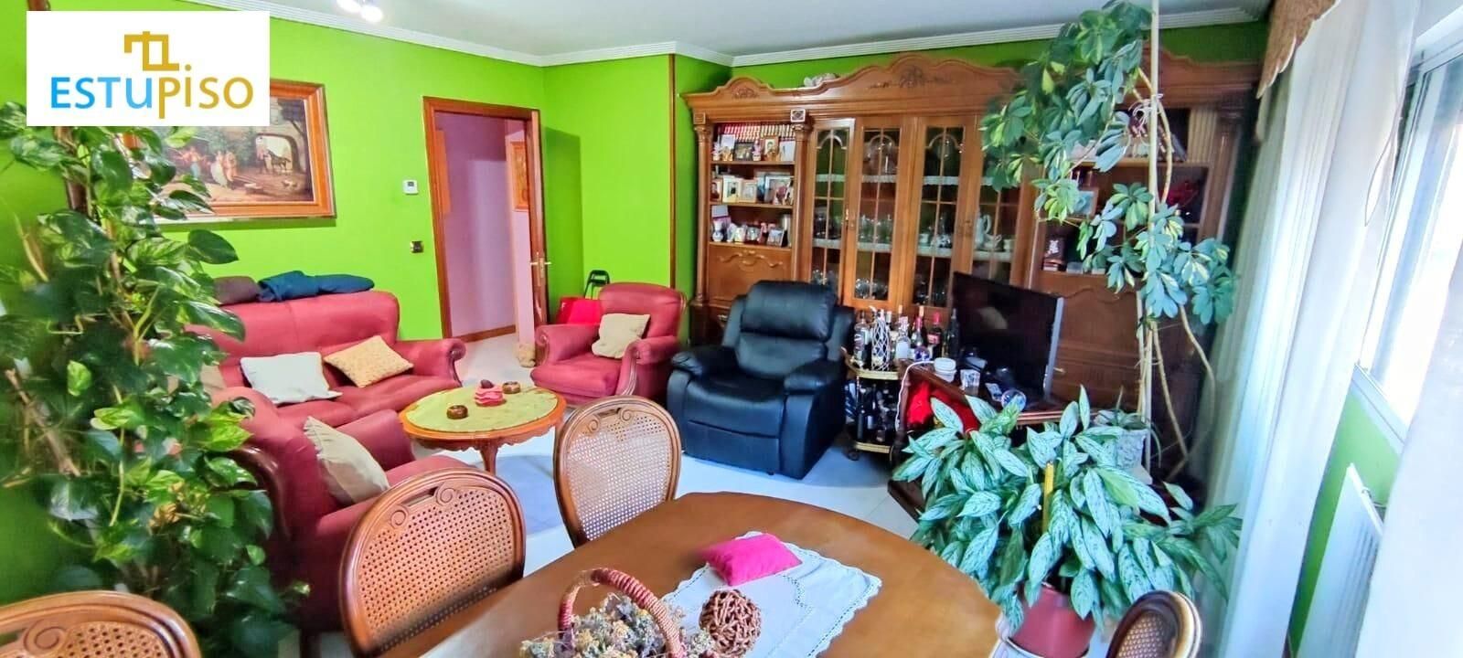 Sala d'estar de Pis en venda en León Capital  amb Calefacció i Traster