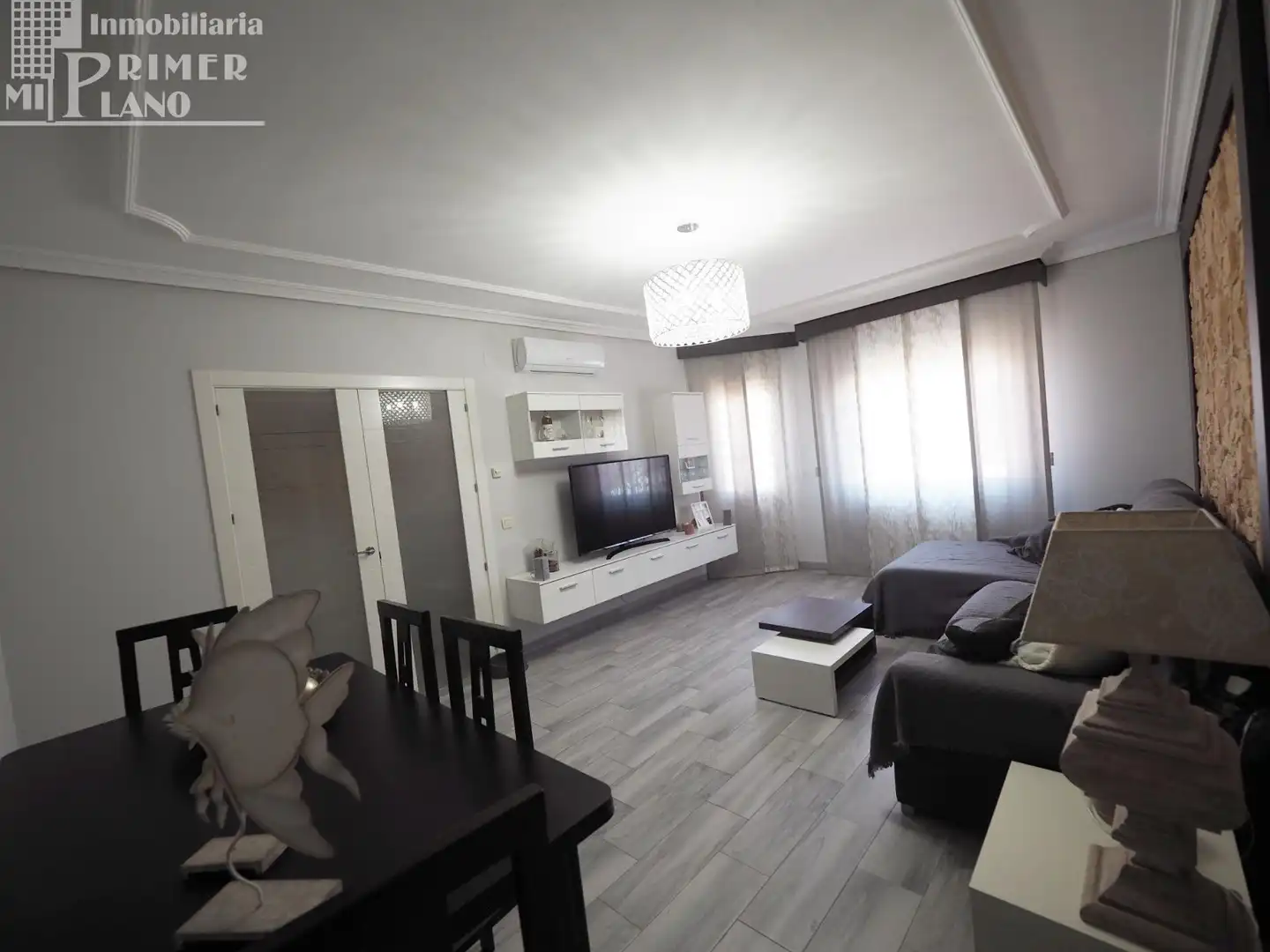 Sala de estar de Casa adosada en venta en Tomelloso con Aire acondicionado, Calefacción y Amueblado