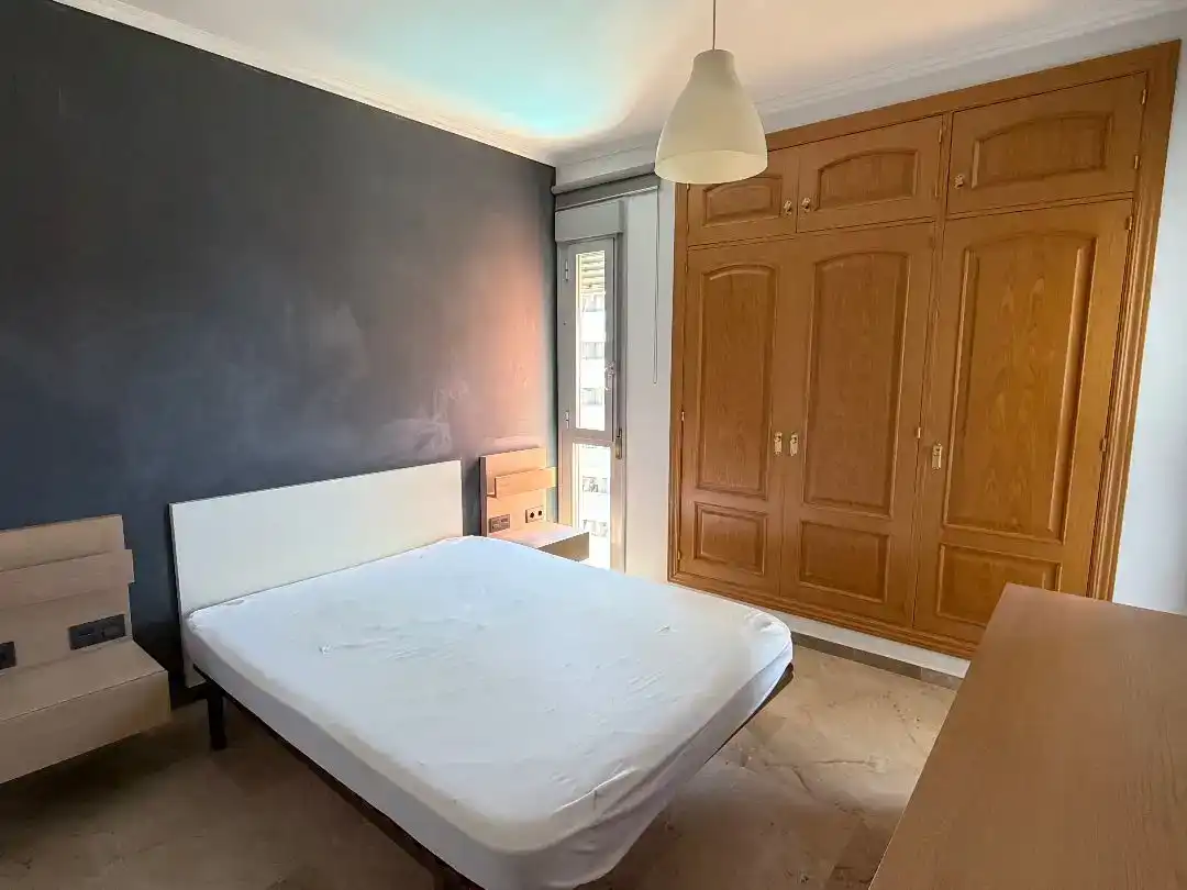 Schlafzimmer von Wohnung zum Verkauf in  Sevilla Capital mit Klimaanlage, Schwimmbad und Balkon