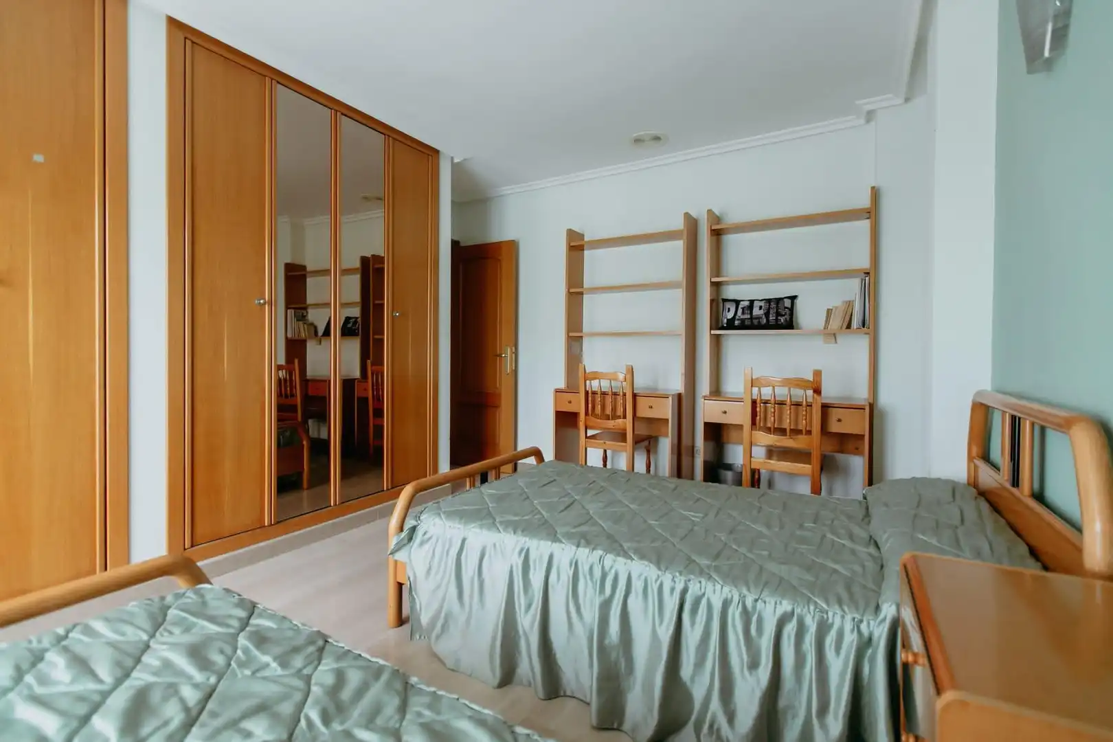 Habitación de Casa adosada en venta en Huesca con Aire acondicionado, Jardín privado y Terraza