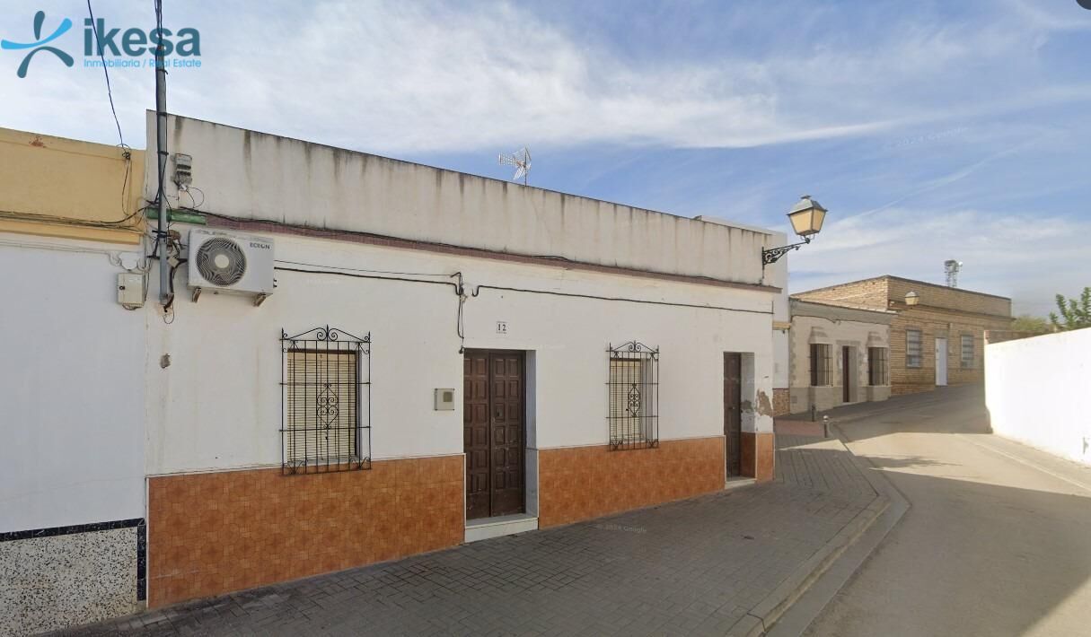 Vista exterior de Casa adosada en venda en La Lantejuela  amb Jardí privat