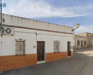 Vista exterior de Casa adosada en venda en La Lantejuela  amb Jardí privat