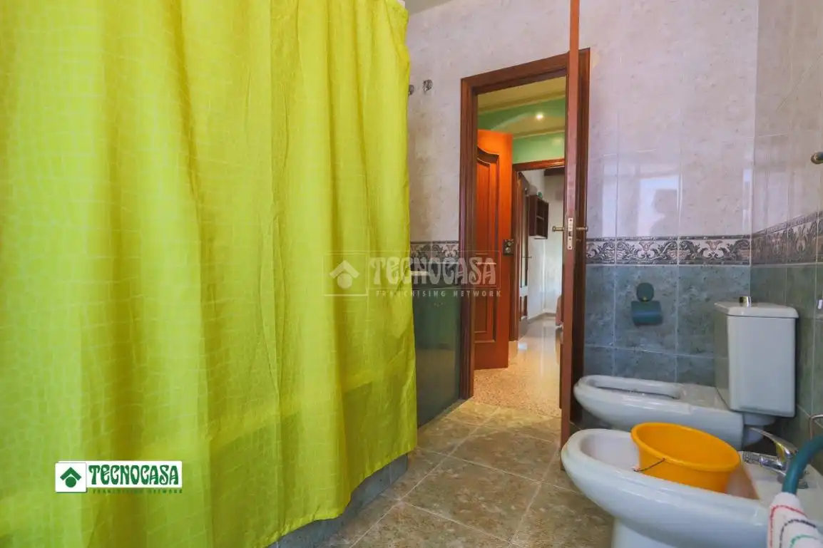 Baño de Piso en venta en Adra con Aire acondicionado, Calefacción y Terraza