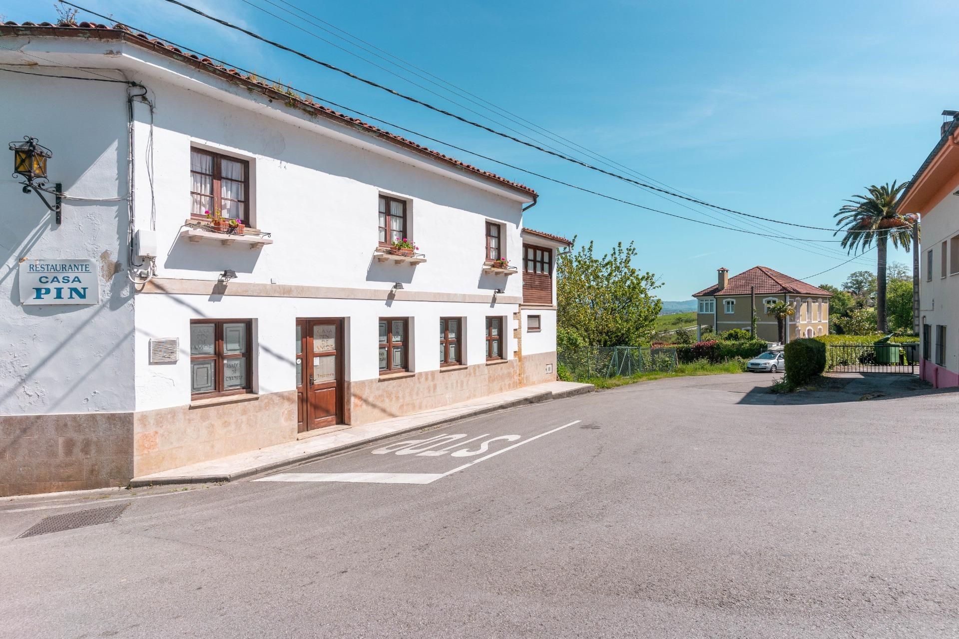 Vista exterior de Casa o xalet en venda en Siero amb Calefacció, Jardí privat i Terrassa