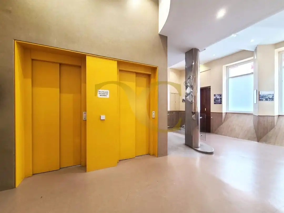 Apartament en venda en Gijón  amb Calefacció, Moblat i Balcó