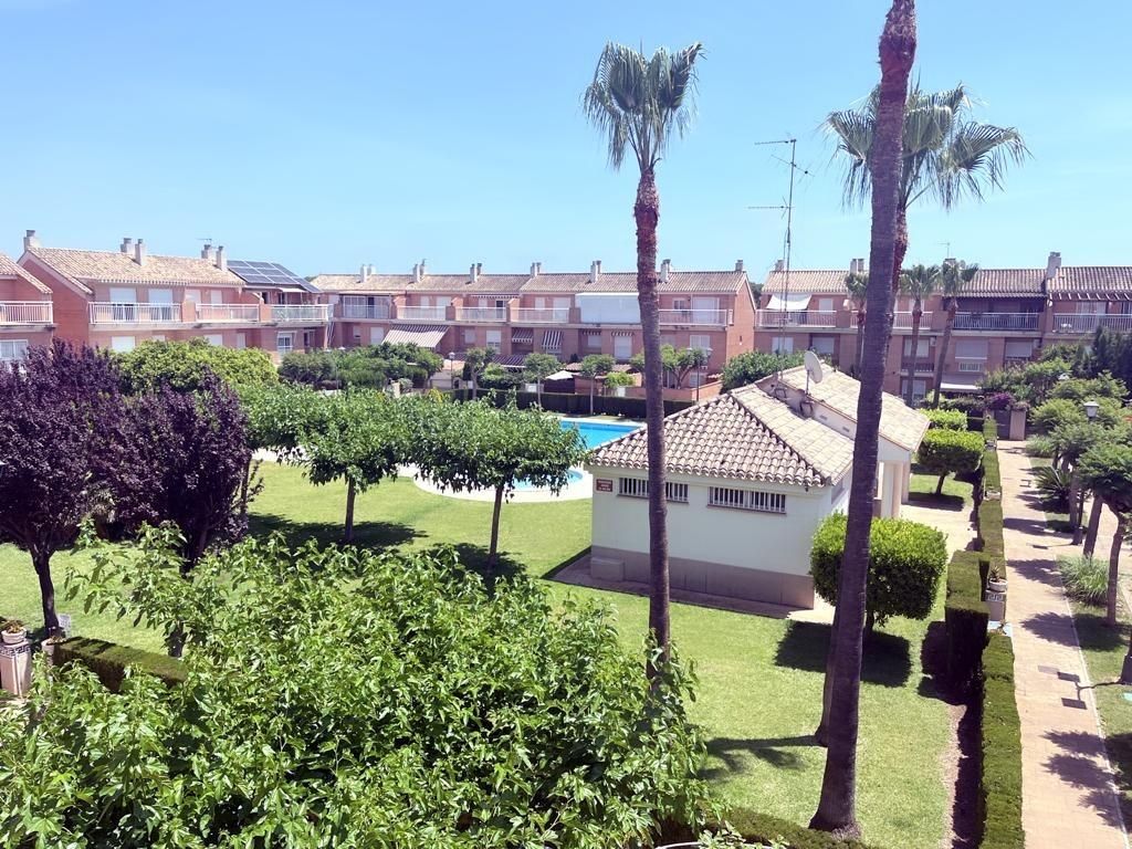 Jardí de Casa adosada en venda en Castellón de la Plana / Castelló de la Plana amb Jardí privat, Terrassa i Balcó