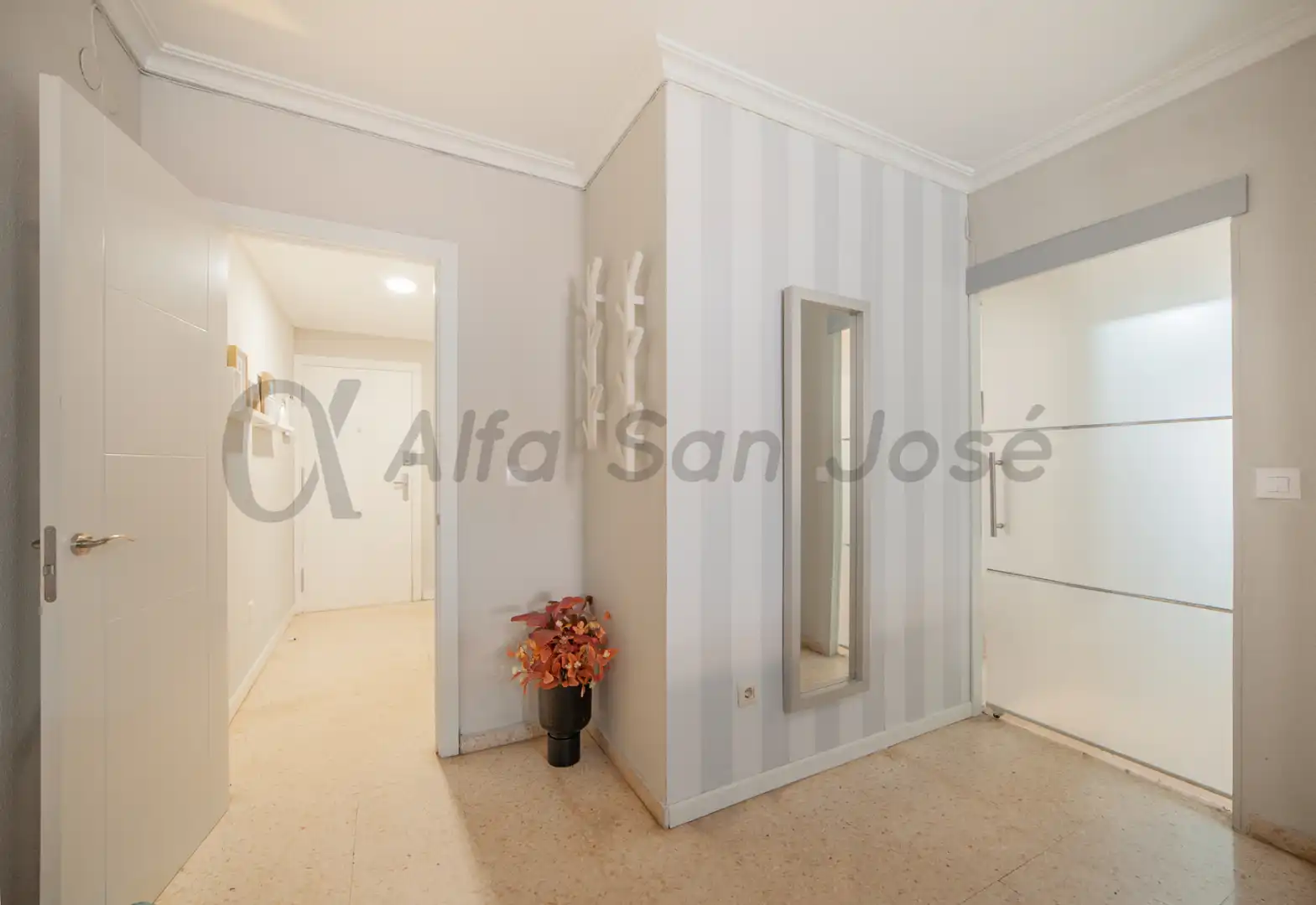 Piso en venta en La Rinconada con Aire acondicionado