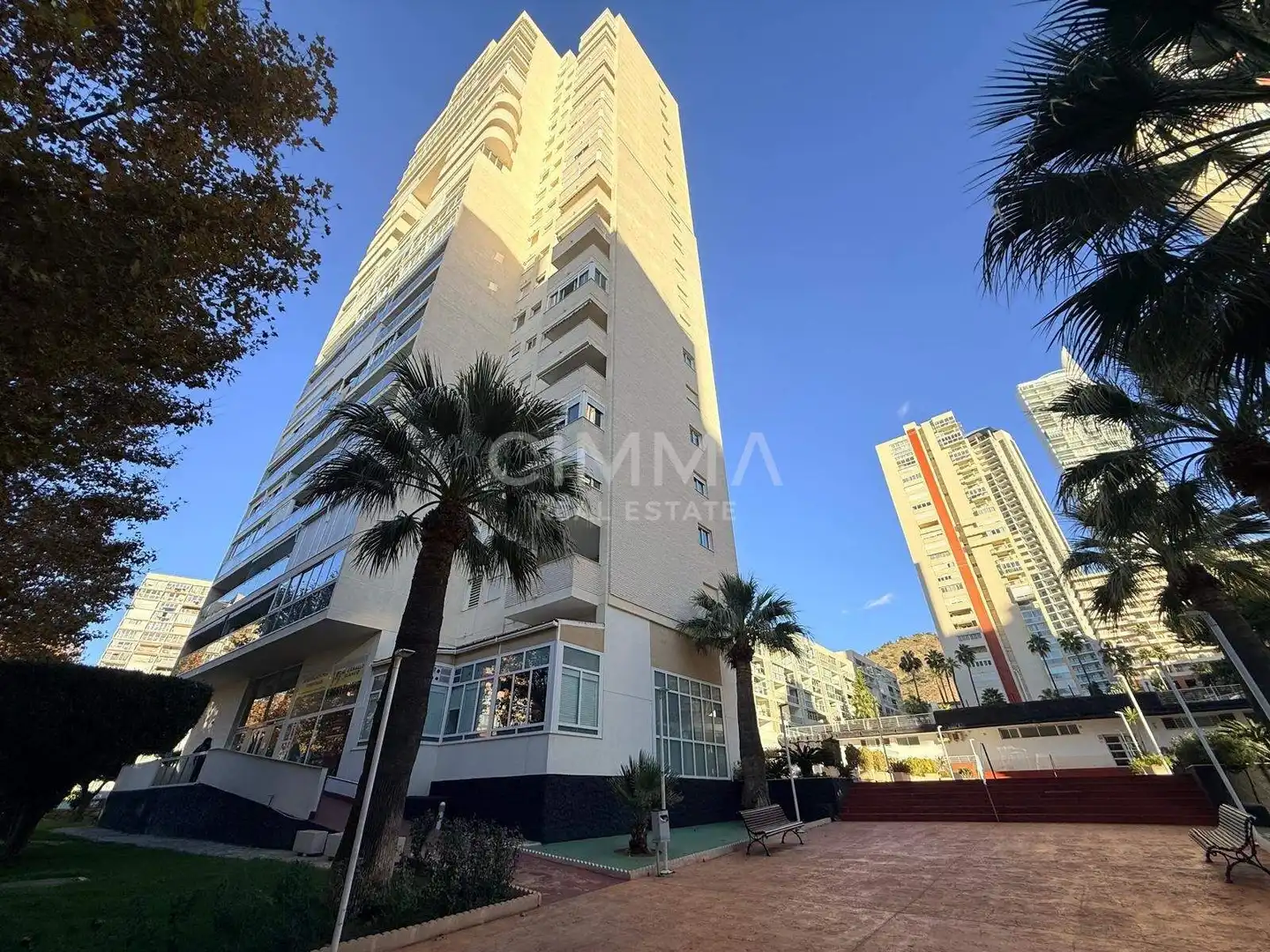 Vista exterior de Apartament en venda en Benidorm amb Aire condicionat, Jardí privat i Terrassa