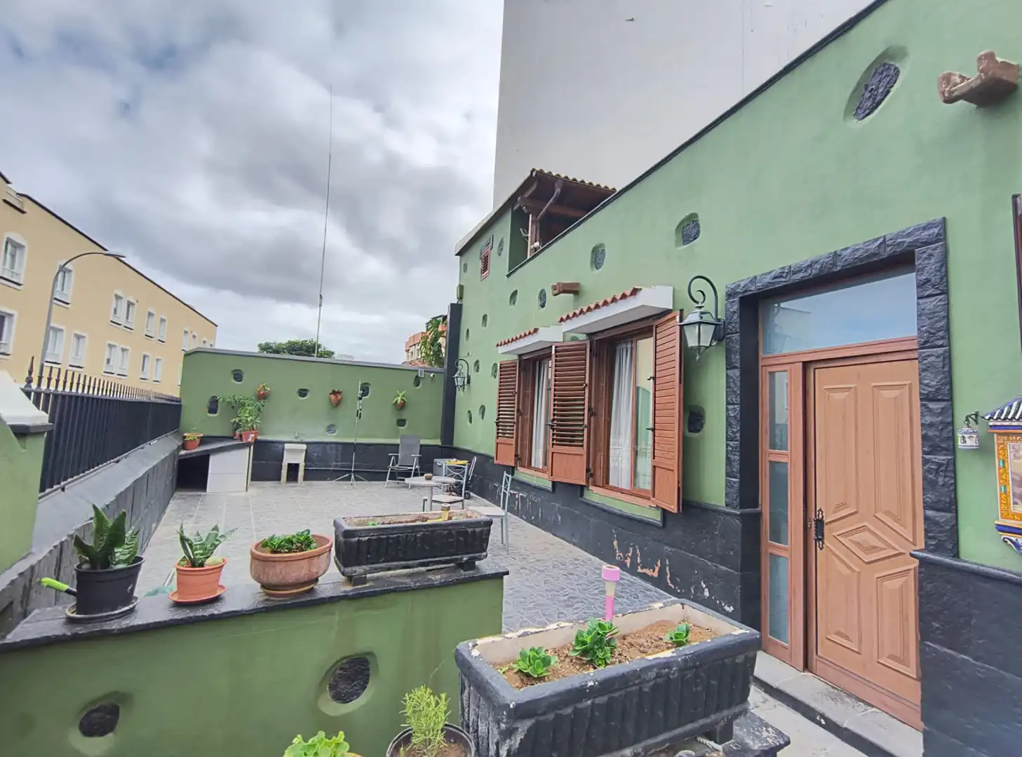 Vista exterior de Casa o chalet en venta en Los Realejos con Jardín privado, Terraza y Amueblado