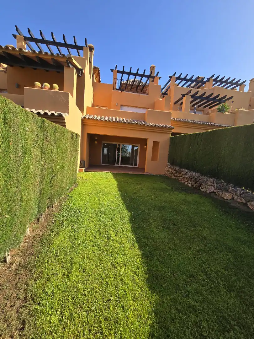 Jardín de Casa adosada en venta en Benahavís con Aire acondicionado, Jardín privado y Terraza