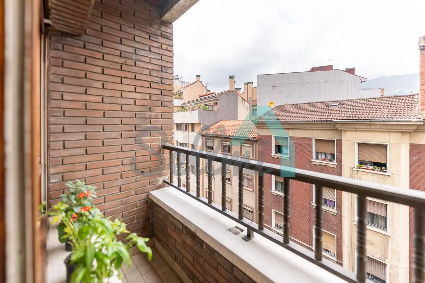 Terrassa de Pis de lloguer en Oviedo  amb Calefacció, Terrassa i Moblat