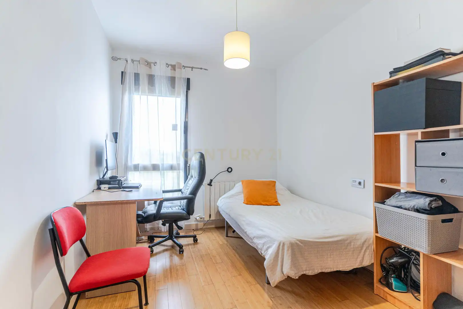 Habitación de Piso en venta en Granada con Jardín privado, Trastero y Piscina comunitaria
