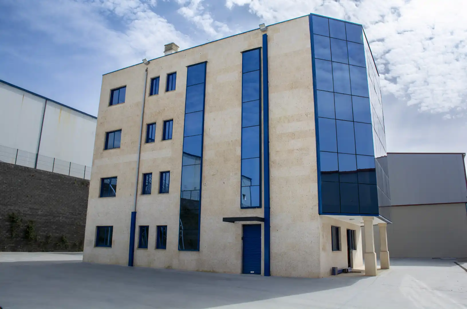 Vista exterior de Oficina de alquiler en Pontedeume