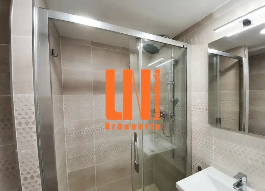 Bathroom of Study for rent in Villanueva de la Cañada  with Air Conditioner, Heating and Private garden