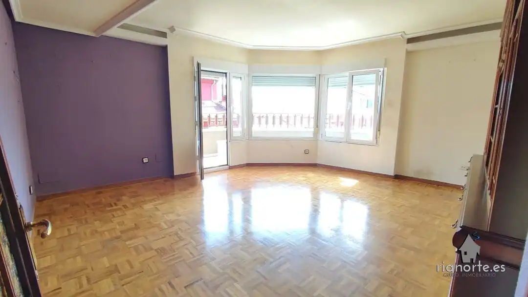 Sala d'estar de Pis en venda en Langreo amb Traster i Balcó