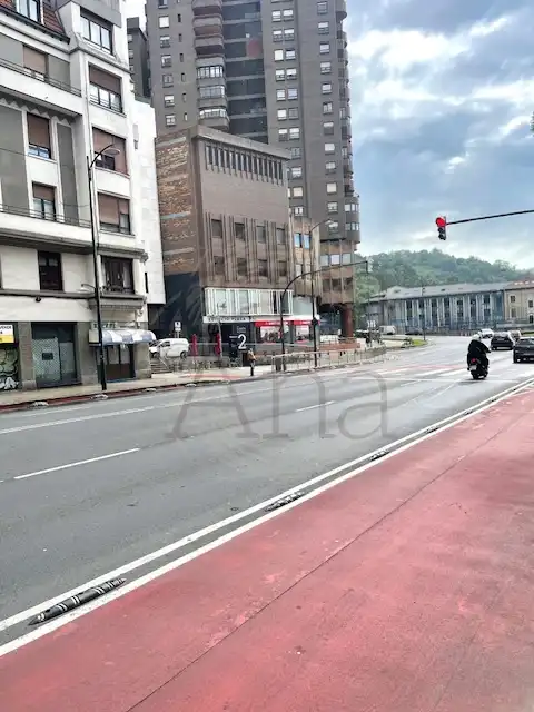 Vista exterior de Pis en venda en Bilbao  amb Calefacció