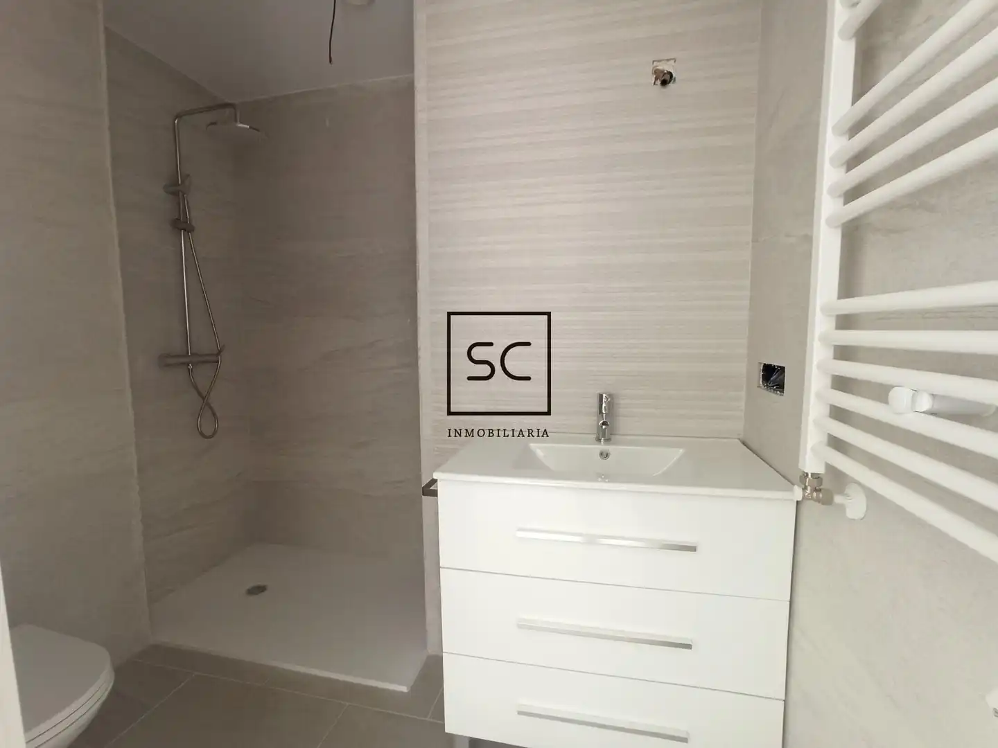 Bathroom of Flat for sale in Ferrol  with Heating and Balcony
