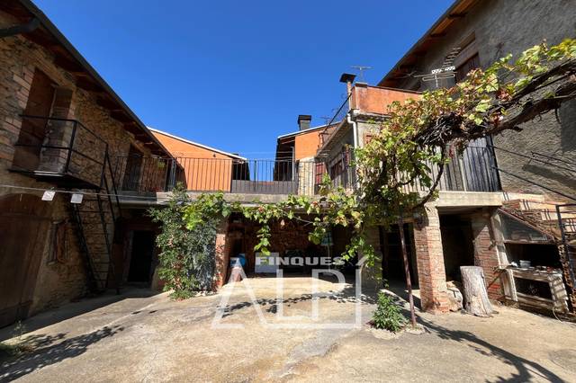 Finca rústica en Venta en Plaça Major d'Olopte, 15 en Isòvol